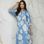 فستان أزرق سماوي مزين بالزهور