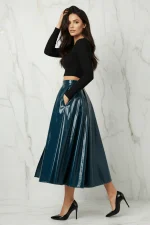 تنورة ماستريخت زرقاء لامعة متوسطة الطول - Image 2