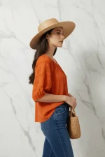 بلوزة فريدة بأكمام قصيرة - Image 5